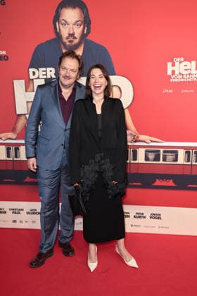 Der Held vom Bahnhof Friedrichstrasse Premiere in Berlin Charly Huebnerund Christiane Paul bei der öDer Held vom Bahnhof Friedrichstrasse Kino Premiere am 2.12.2025 im Delphi Filmpalast in Berlin Der Held vom Bahnhof Friedrichstrasse Filmpremiere in Berlin