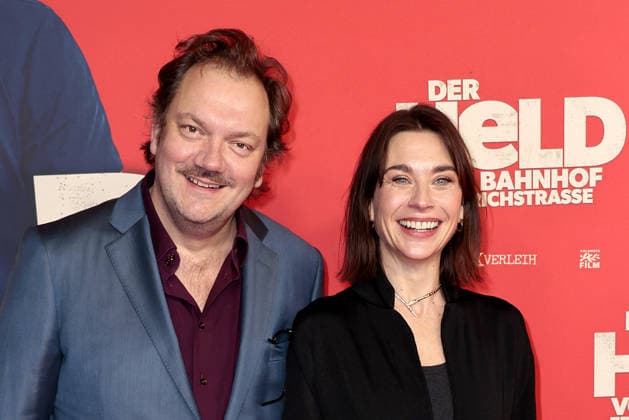 Entertainment Bilder des Tages Der Held vom Bahnhof Friedrichstrasse Premiere in Berlin Charly Huebnerund Christiane Paul bei der öDer Held vom Bahnhof Friedrichstrasse Kino Premiere am 2.12.2025 im Delphi Filmpalast in Berlin Der Held vom Bahnhof Friedrichstrasse Filmpremiere in Berlin