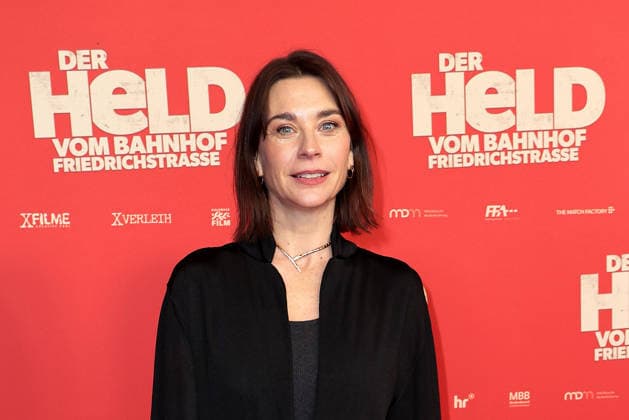 Der Held vom Bahnhof Friedrichstrasse Premiere in Berlin Christiane Paul bei der öDer Held vom Bahnhof Friedrichstrasse Kino Premiere am 2.12.2025 im Delphi Filmpalast in Berlin Der Held vom Bahnhof Friedrichstrasse Filmpremiere in Berlin