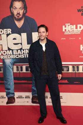 Der Held vom Bahnhof Friedrichstrasse Premiere in Berlin Daniel Bruehl bei der öDer Held vom Bahnhof Friedrichstrasse Kino Premiere am 2.12.2025 im Delphi Filmpalast in Berlin Der Held vom Bahnhof Friedrichstrasse Filmpremiere in Berlin