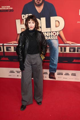 Lia von Blarer bei der Der Held vom Bahnhof Friedrichstrasse Kino Premiere am 2.12.2025 im Delphi Filmpalast in Berlin Der Held vom Bahnhof Friedrichstrasse Filmpremiere in Berlin