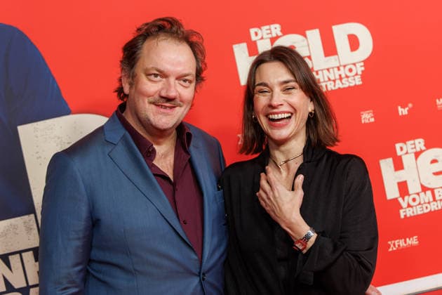 Premiere - Der Held vom Bahnhof Friedrichstrasse - Charly Hübner und Christiane Paul bei der Kinopremiere von Der Held vom Bahnhof Friedrichstrasse im Delphi-Filmpalast am 02.12.2025 in Berlin. Copyright: xEventpressxKochanx