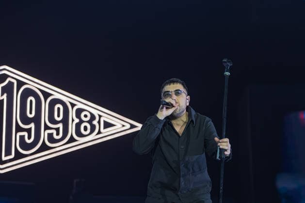 Music Concert - Coez - Live 2025 Silvano Albanese, aka Coez, performs on stage during his second concert at the Unipol Forum. during Coez - Live 2025, Music Concert in Milano, Italy, December 02 2025 Milano Unipol Forum Italy Copyright: xLucaxMichelix xLiveMediax LPM_2174524