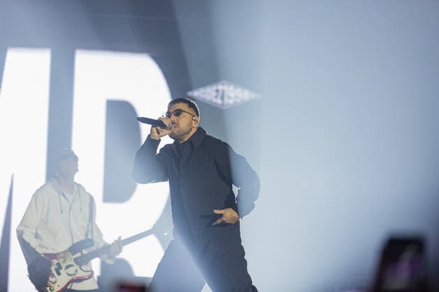 Music Concert - Coez - Live 2025 Silvano Albanese, aka Coez, performs on stage during his second concert at the Unipol Forum. during Coez - Live 2025, Music Concert in Milano, Italy, December 02 2025 Milano Unipol Forum Italy Copyright: xLucaxMichelix xLiveMediax LPM_2174542