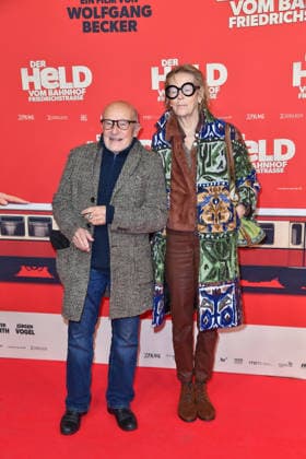 Volker Schlöndorff und Cornelia Freifrau von Maltzahn bei der Premiere von DER HELD VOM BAHNHOF FRIEDRICHSTRASSE im Delphi Filmpalast in Berlin 02.12.2025