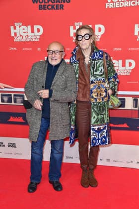 Volker Schlöndorff und Cornelia Freifrau von Maltzahn bei der Premiere von DER HELD VOM BAHNHOF FRIEDRICHSTRASSE im Delphi Filmpalast in Berlin 02.12.2025