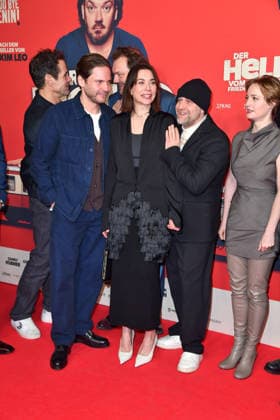 Daniel Brühl, Jürgen Vogel, Christiane Paul bei der Premiere von DER HELD VOM BAHNHOF FRIEDRICHSTRASSE im Delphi Filmpalast in Berlin 02.12.2025