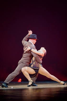 Fabian Hambüchen und Anastasia Maruster bei Let s Dance - Die Live-Tour 2025 im Hallenstadion. Zürich, 02.12.2025