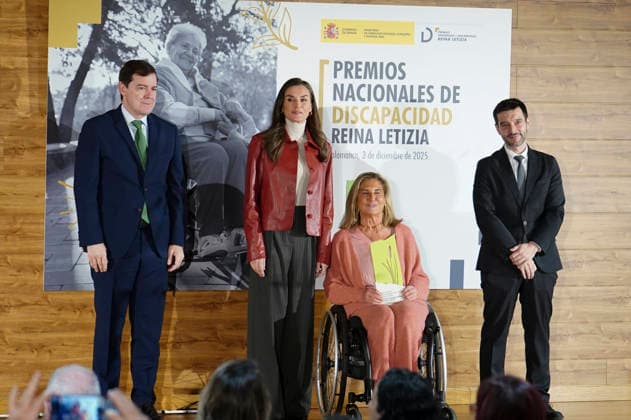 Queen Letizia presents the Queen Letizia National Disability Awards The President of the Junta de Castilla y León, Alfonso Fernández Manueco i , Queen Letizia 2i , the Minister of Social Rights, Consumption and Agenda 2030, Pablo Bustinduy d , during the meeting of the Royal Council of the Board on Disability and presentation of the Queen Letizia National Disability Awards, at CREA Alzheimer, on December 3, 2025, in Salamanca, Castilla Leon Spain The National Disability Awards are granted by the Royal Board on Disability and serve to recognize the work for inclusion and the defense of the rights of people with disabilities Each year they are presented personally by Her Majesty the Queen as honorary president 03 DECEMBER 2025 PATRONATO SOBR Copyright: xManuelxÃngelxLayax 7145479