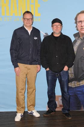 Hendrik Lünenborg ( Intendant des NDR ) und Bjarne Mädel. Fototermin vor der Kino-Preview der NDR Komödie Prange Man ist ja Nachbar im UCI Kino Mundsburg in Hamburg. Hamburg, 03.12.2025 Bitte Bildunterschrift : IMAGO Michael Wigglesworth