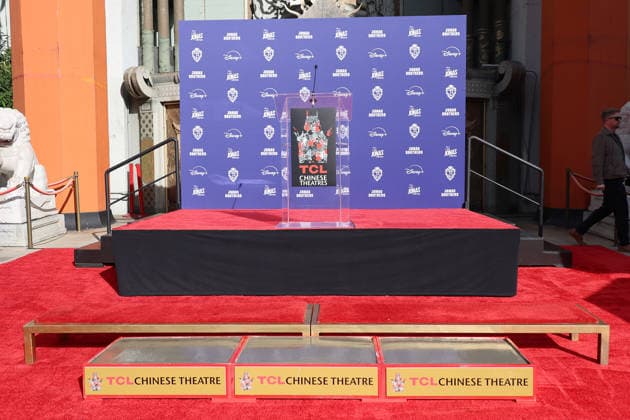 December 3, 2025, Los Angeles, California, USA: General Atmosphere at a ceremony honoring the Jonas Brothers with hand and foot prints at the TCL Chinese Theatre IMAX. Los Angeles USA - ZUMAg107 20251203_zep_g107_032 Copyright: xNinaxPrommerx