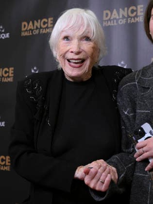 December 3, 2025, Los Angeles, California, USA: American actress, dancer, activist, author, and producer SHIRLEY MACLAINE attends the 2025 Dance Hall of Fame Ceremony: RED CARPET. Los Angeles USA - ZUMAb173 20251203_aap_b173_011 Copyright: xBillyxBennightx