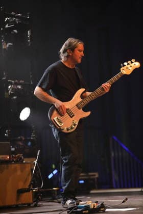 Dan Maines von der Band Clutch bei einem Konzert im Huxleys Neue Welt in Berlin, 3. Dezember 2025. Clutch Konzert Berlin