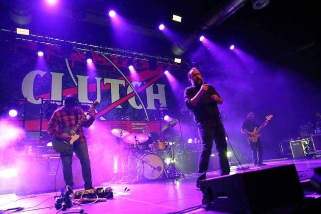 Tim Sult, Jean-Paul Gaster, Neil Fallon und Dan Maines, v.l., von der Band Clutch bei einem Konzert im Huxleys Neue Welt in Berlin, 3. Dezember 2025. Clutch Konzert Berlin