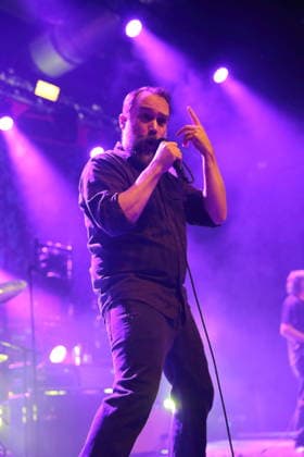Neil Fallon von der Band Clutch bei einem Konzert im Huxleys Neue Welt in Berlin, 3. Dezember 2025. Clutch Konzert Berlin