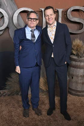 Stephen Surjik und Otto Bathurst bei der Premiere der Netflix-Serie The Abandons im Netflix Tudum Theater. Los Angeles, 03.12.2025