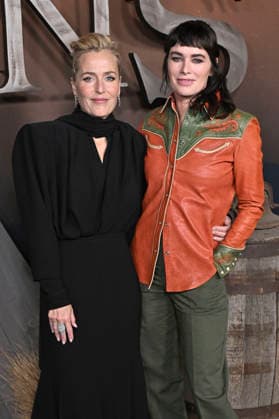 Gillian Anderson und Lena Headey bei der Premiere der Netflix-Serie The Abandons im Netflix Tudum Theater. Los Angeles, 03.12.2025