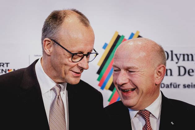 (L-R) Friedrich Merz (CDU), Bundeskanzler, und Kai Wegner, Regierender Buergermeister von Berlin, aufgenommen im Rahmen der Unterzeichnung der Vereinbarung zur Olympiabewerbung in Berlin, 04.12.2025. Berlin Deutschland Copyright: xFlorianxGaertnerx