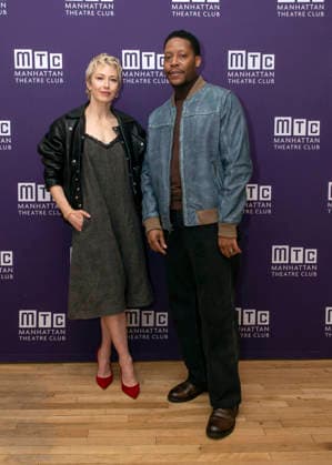 December 4, 2025, New York, Ny, United States: Carrie Coon and Namir Smallwood attend the press event of the new production Bug . Held at Manhattan Theatre Club Studios in New York. Zuma Press December 4, 2025. New York United States - ZUMAp281 20251204_zea_p281_014 Copyright: xPhotoxImagexPressx