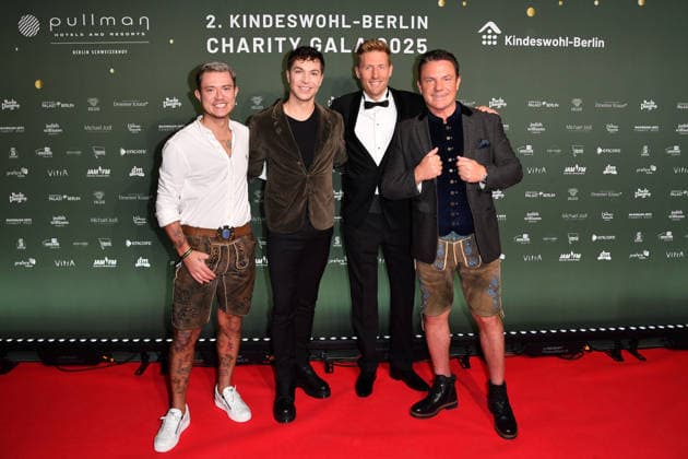 Max Weidner, Julian David, Maximilian Arland und Stefan Mross bei der 2. Kindeswohl-Berlin Charity Gala 2025 im Hotel Pullman Berlin Schweizerhof in Berlin 04.12.2025