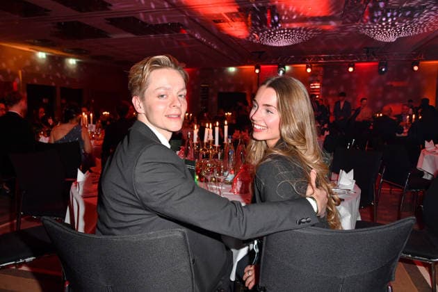 Jonas Monar mit Freundin Emilie Port bei der 2. Kindeswohl-Berlin Charity Gala 2025 im Hotel Pullman Berlin Schweizerhof in Berlin 04.12.2025