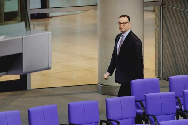 Jens Spahn, Vorsitzender der CDU CSU-Fraktion im Deutschen Bundestag, aufgenommen im Rahmen der Debatte ueber das Rentenpaket im Deutschen Bundestag in Berlin, 05.12.2025. Die Junge Gruppe der CDU CSU-Fraktion droht mit Ablehnung des Paketes, was zu einer Krise der Koalition fuehren koennte. Berlin Deutschland Copyright: xFlorianxGaertnerx