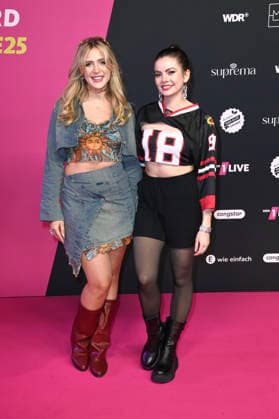 Johanna und Maria Clara Groppler bei der 26. Verleihung der 1Live Krone 2025 im Lokschuppen. Bielefeld, 04.12.2025