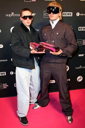 Filow und Ski Aggu bei der 26. Verleihung der 1Live Krone 2025 im Lokschuppen. Bielefeld, 04.12.2025