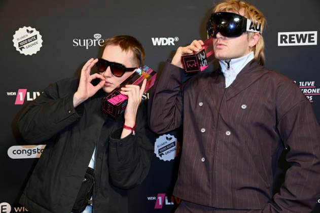 Filow und Ski Aggu bei der 26. Verleihung der 1Live Krone 2025 im Lokschuppen. Bielefeld, 04.12.2025