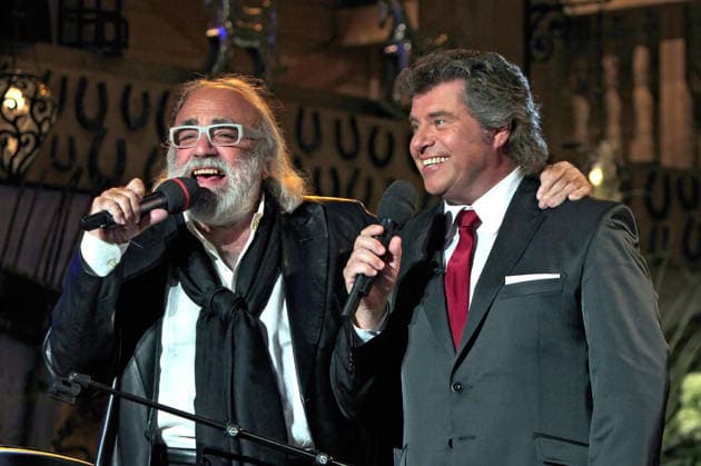 ARCHIV: Andy Borg Sänger und Moderator Andy Borg mit Demis Roussos anläßlich der ADR-Fernsehshow Musikantenstadl , 2011 ARCHIVAUFNAHME, Datum geschätzt 20251115JWM1621