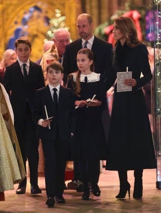 . 05 12 2025. London, United Kingdom. Prince William and Kate Middleton , the Prince and Princess of Wales, with their children Prince George, Princess Charlotte and Prince Louis at the Together at Christmas carol service at Westminster Abbey in London.  xPicturexbyxxi-Imagesx xPoolx IIM-26438-0064