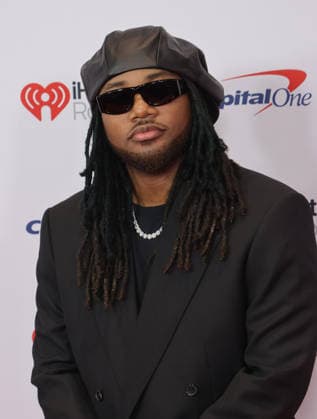 iHeartRadio 102.7 KIIS FM s Jingle Ball 2025 - Arrivals Leon Thomas III attends iHeartRadio 102.7 KIIS FM s Jingle Ball 2025 at Intuit Dome on December 05, 2025 in Los Angeles, California. Inglewood INTUIT DOME California USA Copyright: xCraSH imageSPACEx