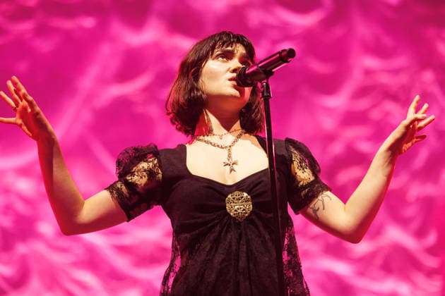The Last Dinner Party performs in Brighton, UK Brighton, UK, The Last Dinner Party, Friday 5 December 2025 at Brighton Centre. Persons pictured: Abigail Morris lead vocals, Credit:Andy Sturmey Avalon United Kingdom  Copyright: xAndyxSturmeyx xAvalonx 1056858026