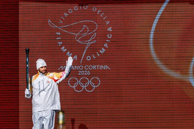 December 6, 2025, Rome, Italia, Italy: 06 12 2025 Rome, The Olympic Torch leaves Rome for the Milan Cortina 2026 Winter Olympics. In the photo, Gregorio Paltrinieri, the first torchbearer of the Milan Cortina 2026 Winter Olympics. Rome Italy  - ZUMAa289 20251206_zia_a289_020 Copyright: xFrancescoxFotiax