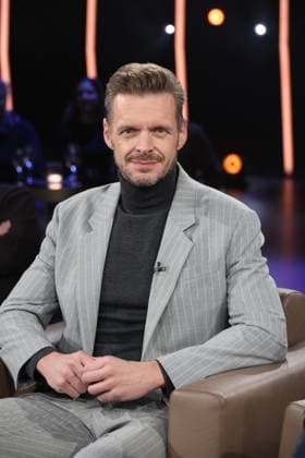 Florian Schroeder, Kabarettist, zu Gast in der NDR Talk Show am 5.12.2025, Fototermin vor der Sendung im 3. Programm des NDR Fernsehen im Fernsehstudio Hamburg Lokstedt