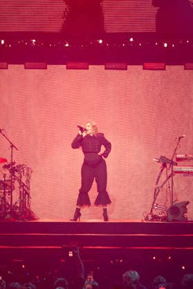 December 6, 2025, Inglewood, California, USA: Reneo Rapp performing during Heart Radio Jingle Ball 2025 at the Intuit Dome in Inglewood California on December 5th, 2025. Inglewood USA - ZUMAt169 20251206_zep_t169_005 Copyright: xConnorxTerryx