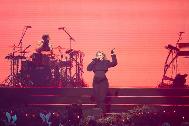December 6, 2025, Inglewood, California, USA: Reneo Rapp performing during Heart Radio Jingle Ball 2025 at the Intuit Dome in Inglewood California on December 5th, 2025. Inglewood USA - ZUMAt169 20251206_zep_t169_009 Copyright: xConnorxTerryx