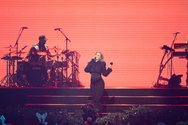 Entertainment Bilder des Tages December 6, 2025, Inglewood, California, USA: Reneo Rapp performing during Heart Radio Jingle Ball 2025 at the Intuit Dome in Inglewood California on December 5th, 2025. Inglewood USA - ZUMAt169 20251206_zep_t169_010 Copyright: xConnorxTerryx