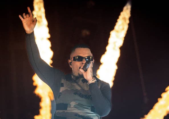06.12.2025, xlakx, Entertainment Musik, Luciano Still Human Tour 2025 v.l. Der Rapper Luciano (buergerll. Patrick Großmann) steht bei seiner Still Human Tour 2025 auf der Buehne in der Uber Arena Berlin. Berlin