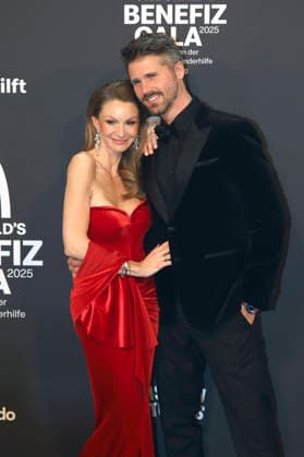 Jana Schölermann mit Ehemann Thore Schölermann bei der 20. McDonald s Benefiz Gala zugunsten der McDonald s Kinderhilfe Stiftung in den Eisbach Studios. München, 06.12.2025
