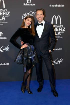 Alexander Mazza mit Ehefrau Viola Mazza bei der 20. McDonald s Benefiz Gala zugunsten der McDonald s Kinderhilfe Stiftung in den Eisbach Studios. München, 06.12.2025