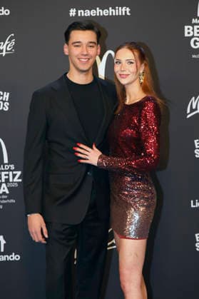 Diego Pooth mit Freundin Louisa Büscher bei der 20. McDonald s Benefiz Gala zugunsten der McDonald s Kinderhilfe Stiftung in den Eisbach Studios. München, 06.12.2025