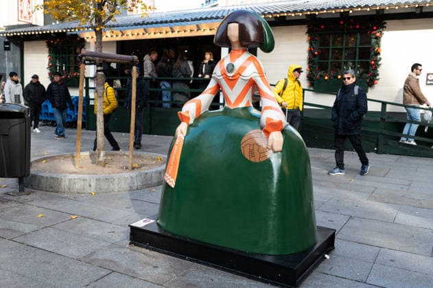 Meninas Madrid Gallery exhibition in Madrid, Spain - 07 Dec 2025 A sculpture in the shape of the figures of the painter Velázquez Las Menina is seen during the Meninas Madrid Gallery exhibition. Madrid Spain Copyright: xAtilanoxGarciax xSOPAxImagesx photo02627