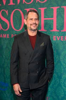 ABBberlin: Moritz Bleibtreu Schauspieler auf dem blauen Teppich bei der der Kino Premiere der Amazon prime Serie von MISS SOPHIE SAME PROCEDURE AS EVERY YEAR in Claerchens Ballhaus am 08.12.2025 Berlin Berlin Deutschland