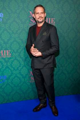 ABBberlin: Moritz Bleibtreu Schauspieler auf dem blauen Teppich bei der der Kino Premiere der Amazon prime Serie von MISS SOPHIE SAME PROCEDURE AS EVERY YEAR in Claerchens Ballhaus am 08.12.2025 Berlin Berlin Deutschland