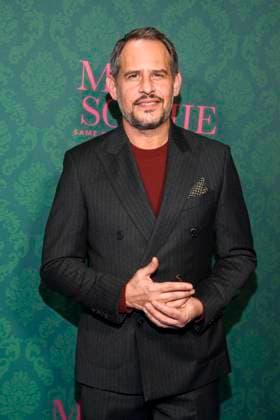 ABBberlin: Moritz Bleibtreu Schauspieler auf dem blauen Teppich bei der der Kino Premiere der Amazon prime Serie von MISS SOPHIE SAME PROCEDURE AS EVERY YEAR in Claerchens Ballhaus am 08.12.2025 Berlin Berlin Deutschland