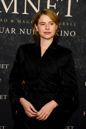 ABBberlin: Jessie Buckley irische Schauspielerin zu Gast auf dem roten Teppich bei der Deutschland Premiere des Kino Films Hamnet im Delphi Filmpalast am 08.12.2025 in Berlin Berlin Deutschland