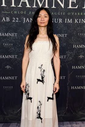 ABBberlin: Chloe Zhao chinesische Filmregisseurin zu Gast auf dem roten Teppich bei der Deutschland Premiere des Kino Films Hamnet im Delphi Filmpalast am 08.12.2025 in Berlin Berlin Deutschland