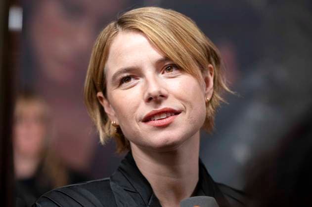 ABBberlin: Jessie Buckley irische Schauspielerin zu Gast auf dem roten Teppich bei der Deutschland Premiere des Kino Films Hamnet im Delphi Filmpalast am 08.12.2025 in Berlin Berlin Deutschland