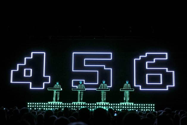 09.12.2025, Kraftwerk, im Konzert live in der Uber Eats Music Hall, Berlin, mit Ralf Hütter, Henning Schmitz, Falk Grieffenhagen, Georg Bongartz, Berlin